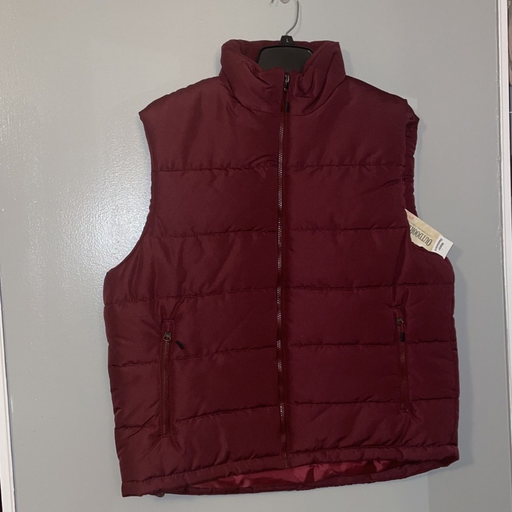 MENS BURGUNDY PUFFER VEST WATERPROOF NWT